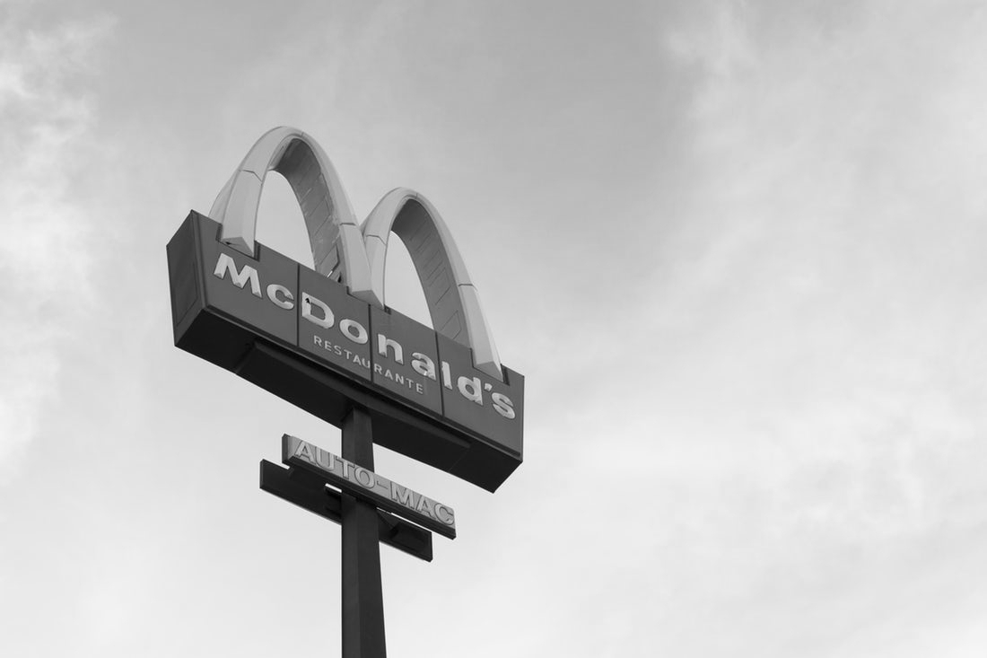 A McDonald’s sign against a cloudy sky background